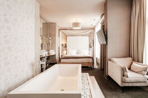 Studio Suite Cao cấp | Phòng tắm | Đồ dùng nhà tắm miễn phí, máy sấy tóc, khăn tắm, xà phòng 