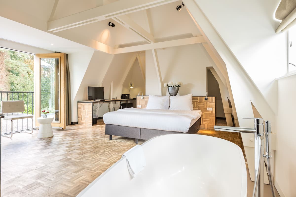 Premium Suite | Premium bedding, minibar, blackout drapes, cribs (surcharge)