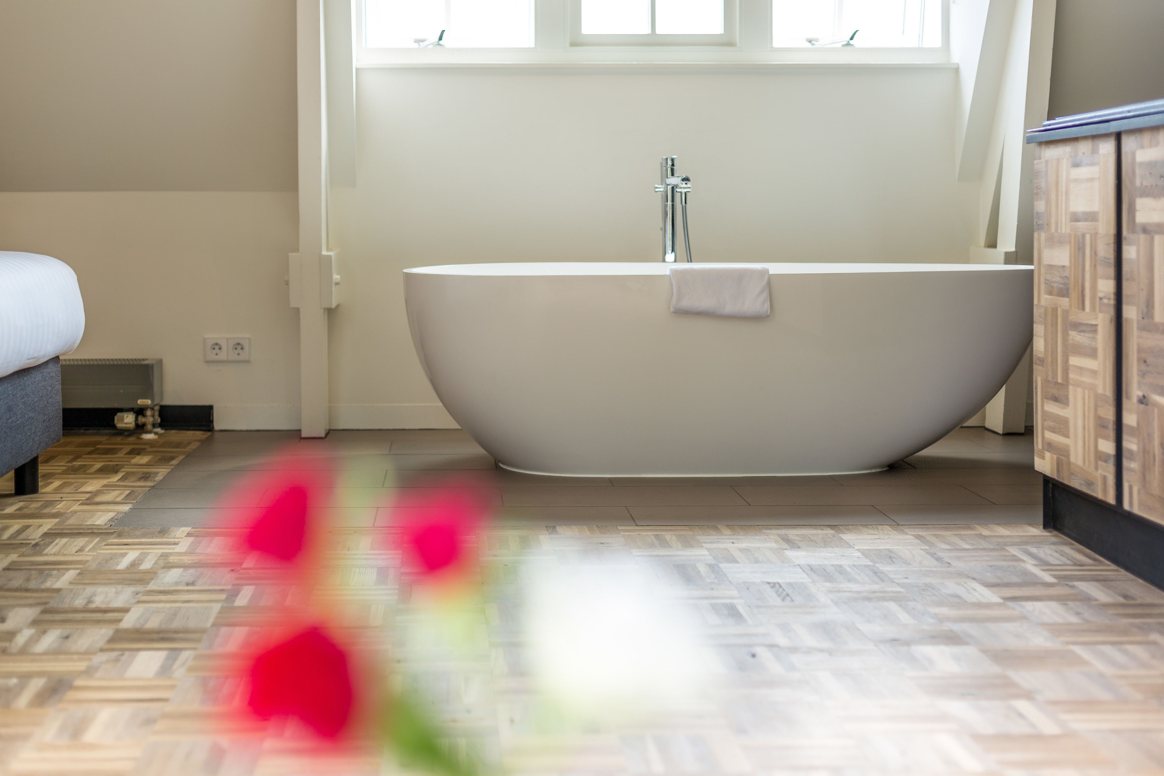 deep-soaking bathtub