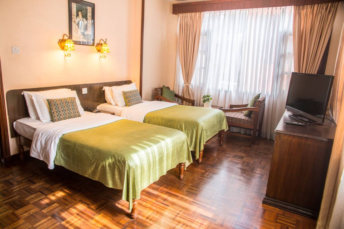 Deluxe Room | In-room safe, desk, iron/ironing board (on request), WiFi (free)