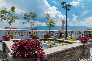 Outdoor pool - Hotel Excelsior (Kathmandu)