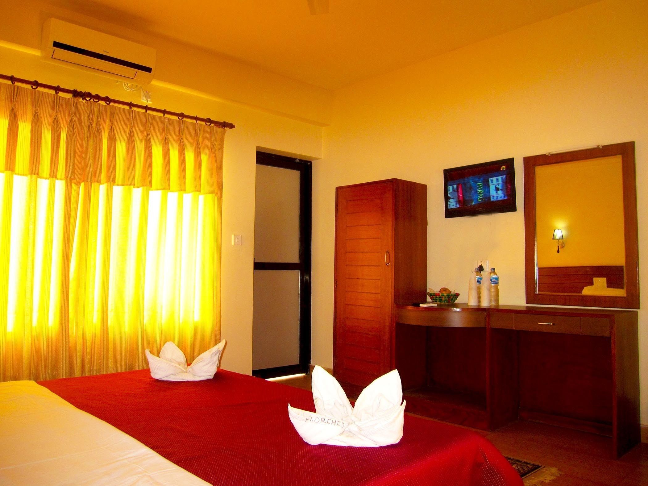 deluxe double room, mountain view | premium bedding, in-room safe, desk, soundproofing