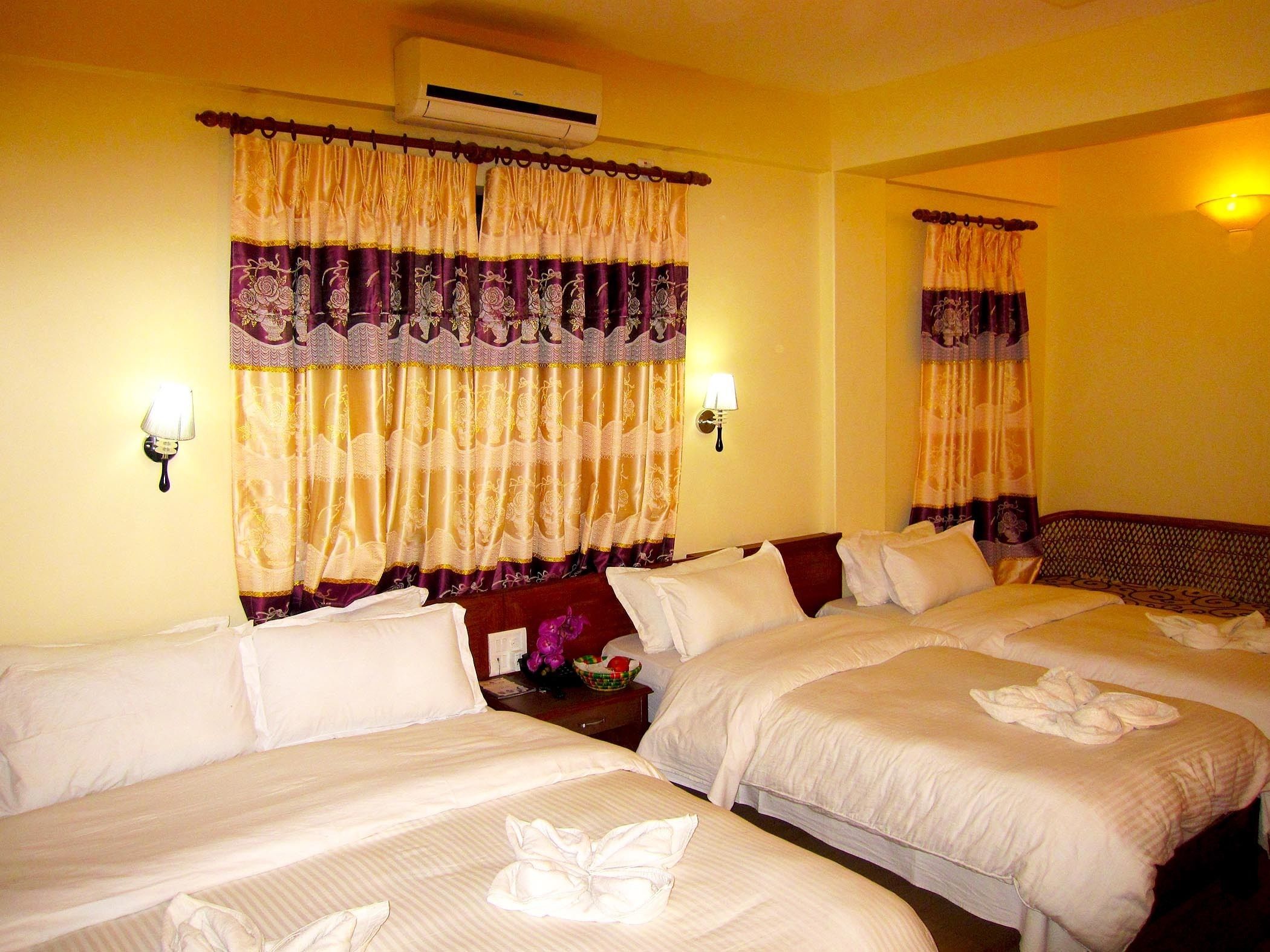 family room | premium bedding, in-room safe, desk, soundproofing