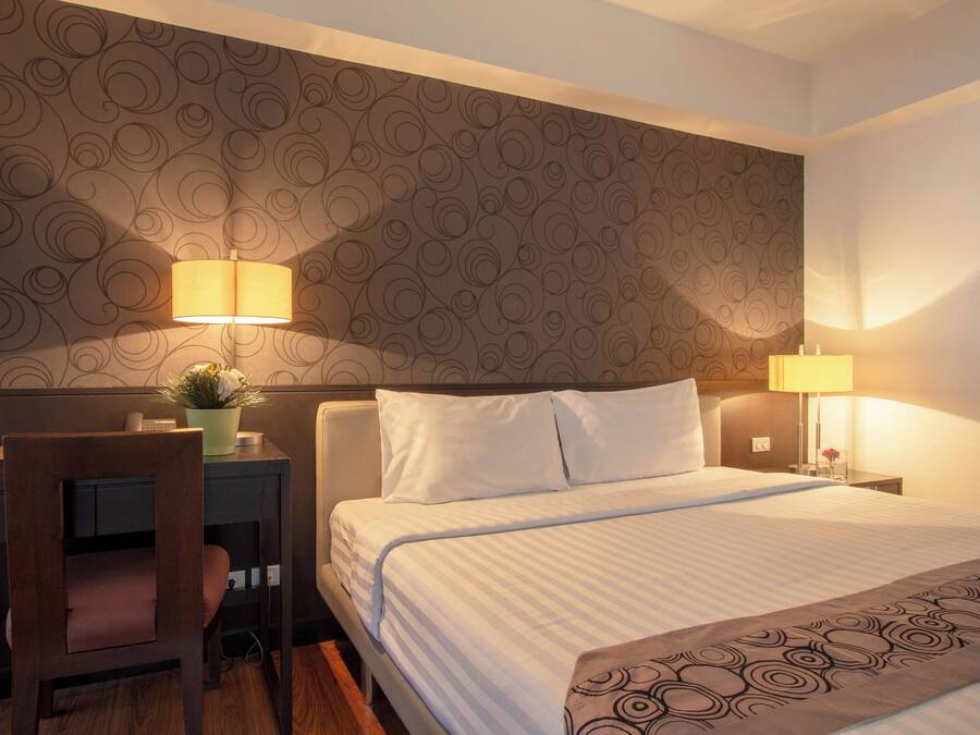 In-room safe, desk, iron/ironing board, free WiFi