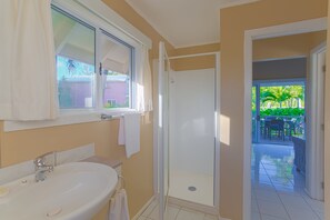 Bathroom - Manea Beach Villas (Rarotonga)