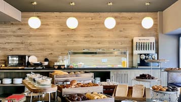 Se ofrece un desayuno bufé todos los días (por un coste adicional)