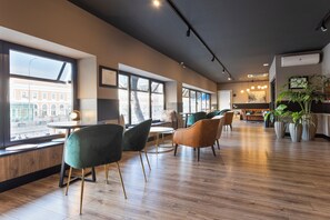Flat-screen TV - Hotel Acta Madfor (Madrid)