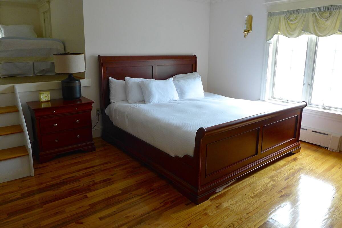 The Alcove Suite