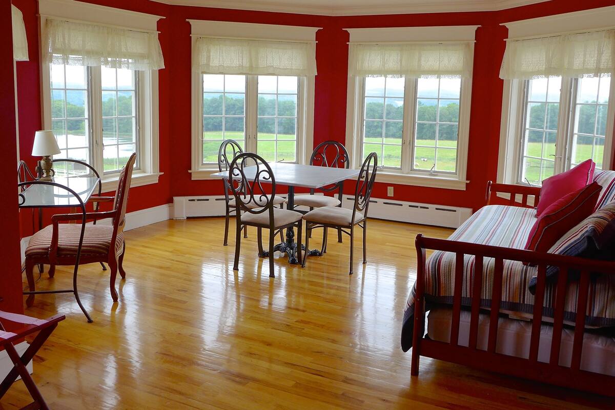 The Bay Suite