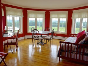 Ropa de cama de alta calidad, colchones con efecto memoria y escritorio 