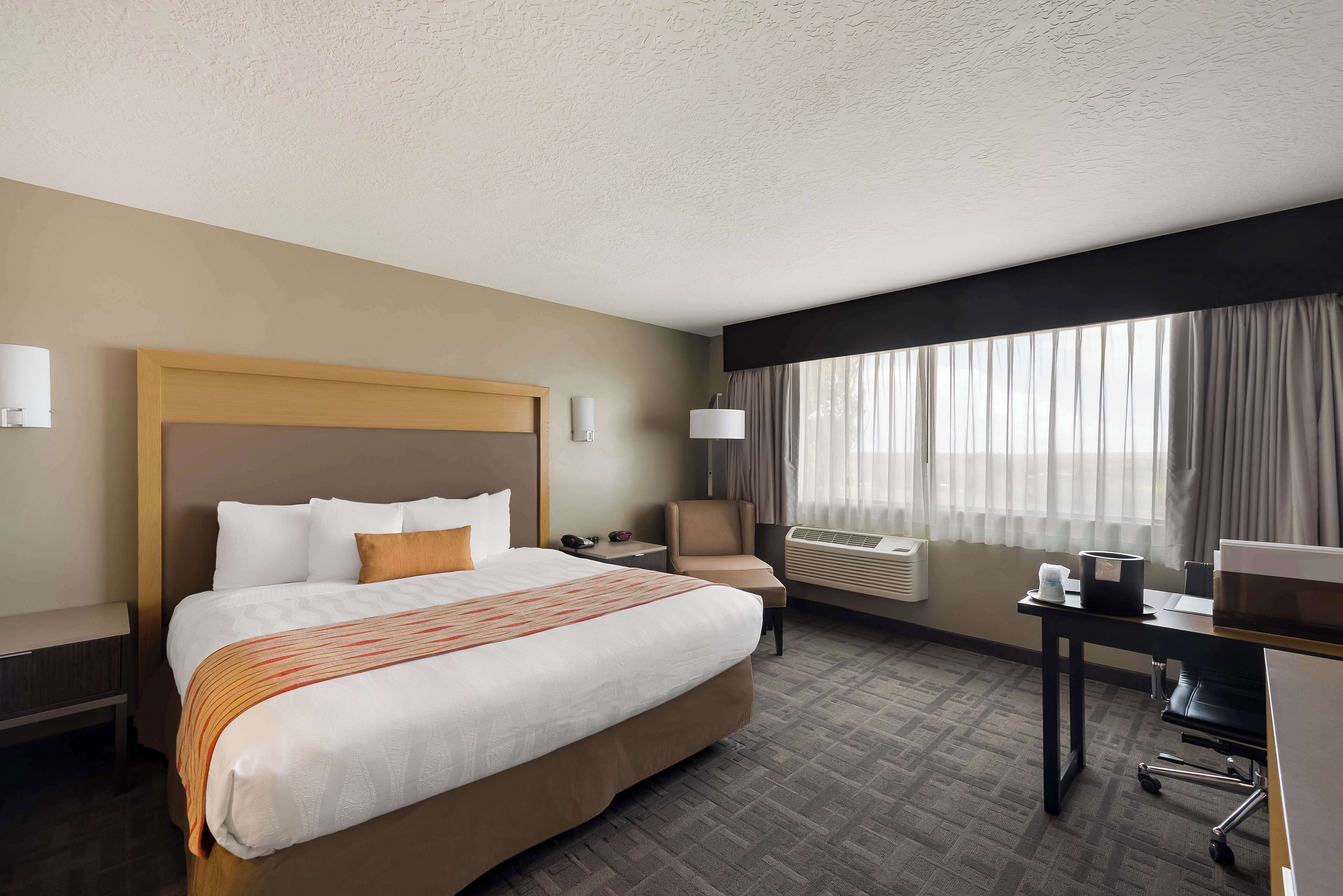 Suite, 1 très grand lit, non-fumeurs, coin cuisine (Larger Room) | Literie hypoallergénique, bureau