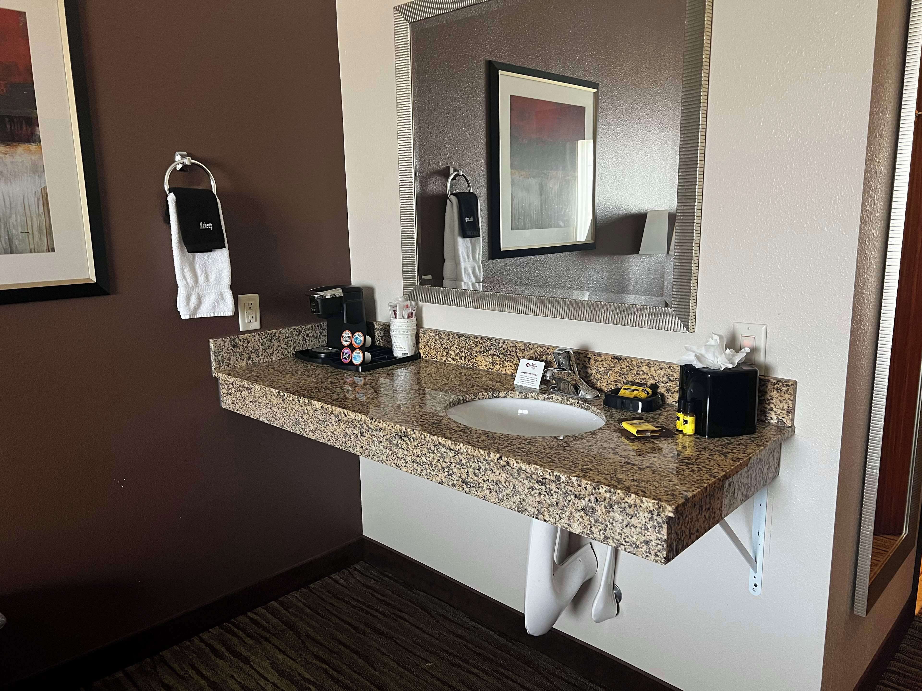 standard room, 1 king bed, accessible, non smoking | hypo-allergenic bedding, desk, laptop workspace, blackout curtains