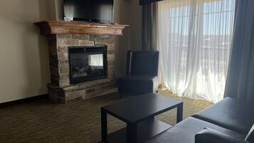 Suite, Multiple Beds, Non Smoking, Kitchenette | Hypo-allergenic bedding, desk, laptop workspace, blackout drapes