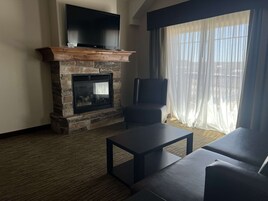 Suite, Multiple Beds, Non Smoking, Kitchenette | Hypo-allergenic bedding, desk, laptop workspace, blackout drapes