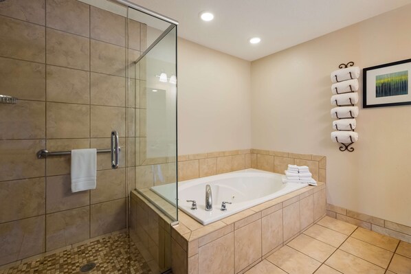 Suite, Multiple Beds, Non Smoking, Kitchenette | Bathroom - Best Western Plus Landmark Hotel (Roosevelt)