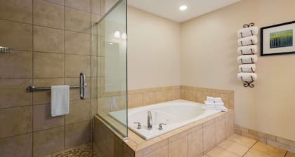 Best Western Plus Landmark Hotel