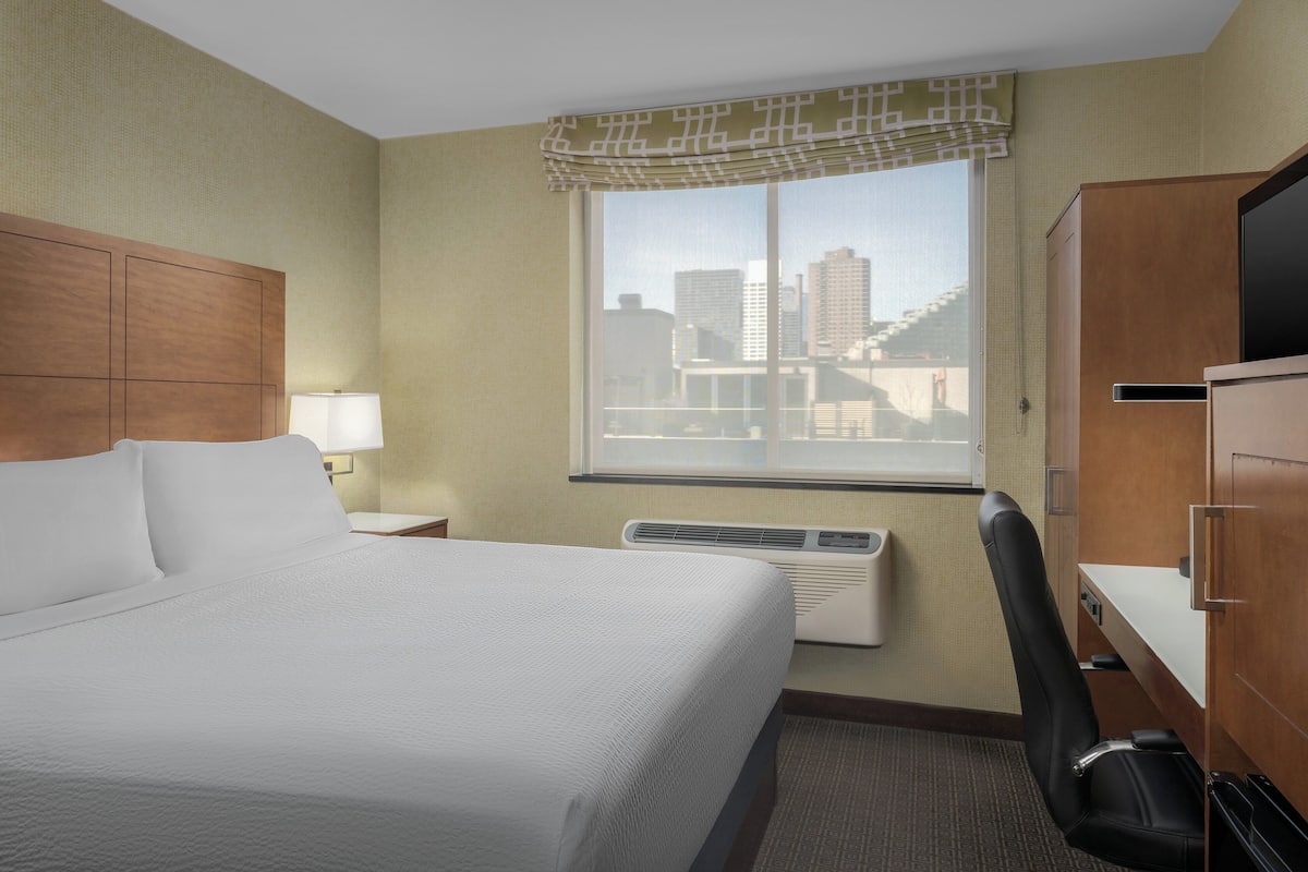 Standard Room, 1 King Bed (Extra Floor Space)