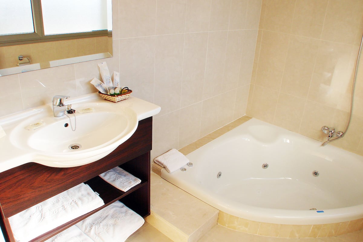 superior double room (family) | jetted bathtub