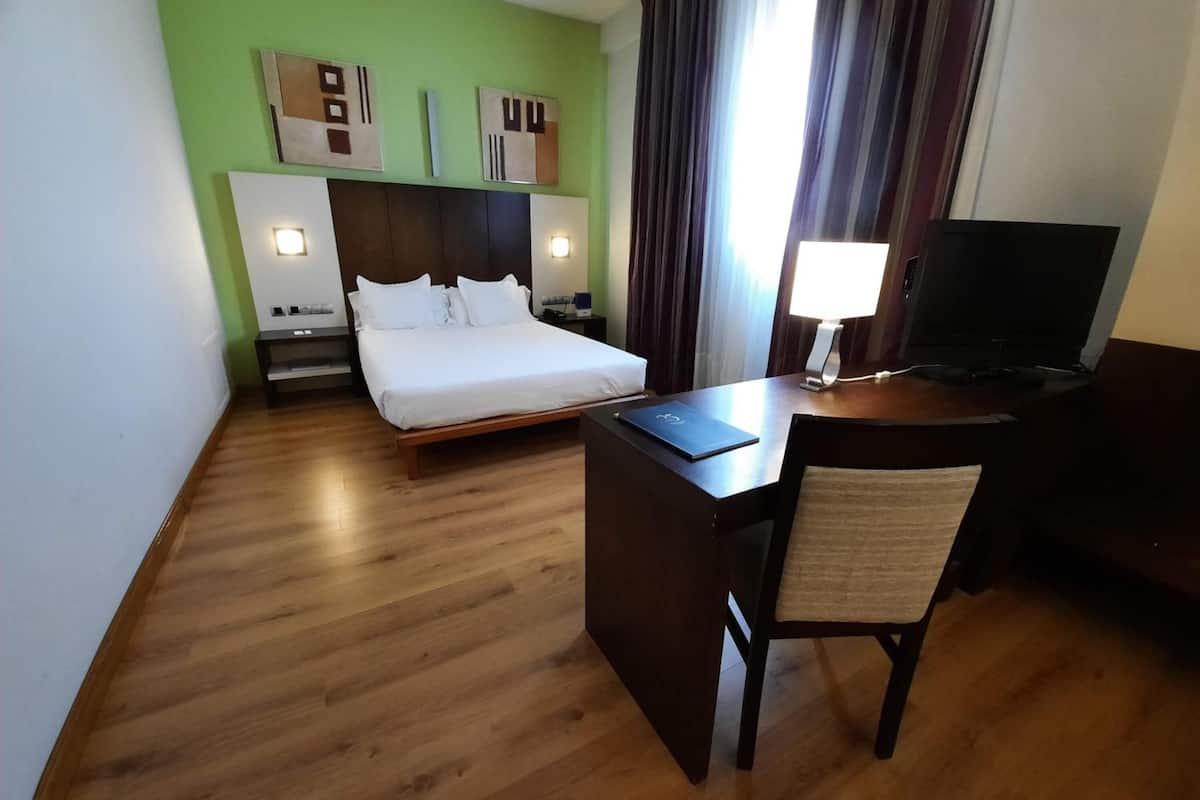 minibar, in-room safe, desk, laptop workspace