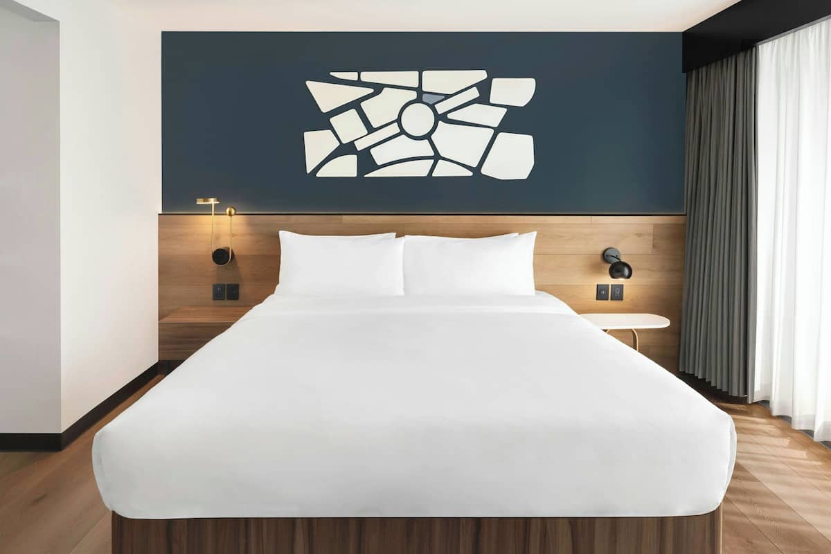 Phòng Suite Premium, 1 giường cỡ king và sofa giường, quang cảnh thành phố | Bộ đồ giường cao cấp, minibar, két bảo mật tại phòng, bàn 