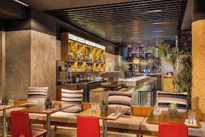 Se sirven desayunos, almuerzos, cenas y cocina mexicana