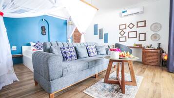 Deluxe Room | In-room safe, desk, blackout drapes, free WiFi