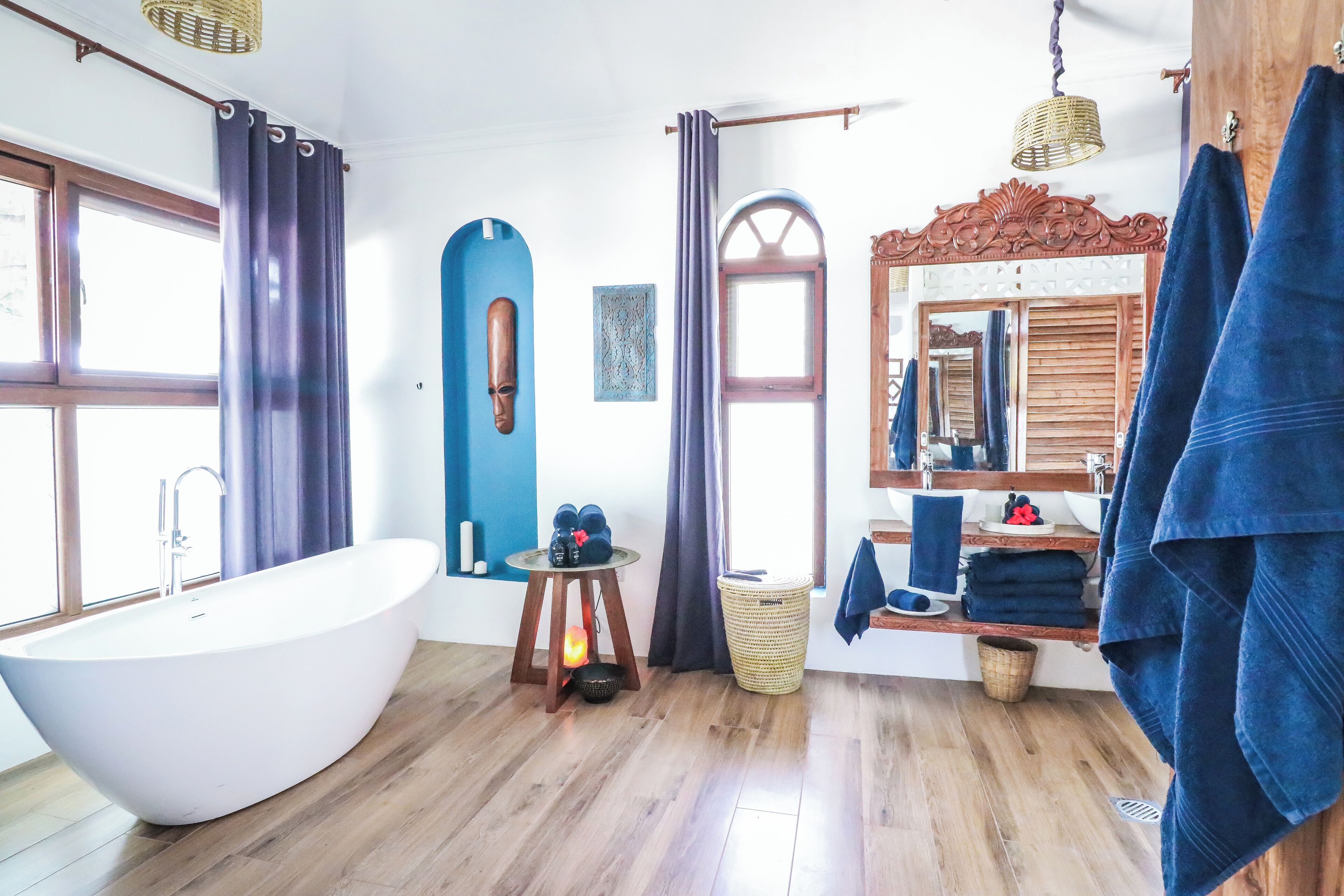 deluxe room | bathroom | free toiletries, hair dryer, towels, soap