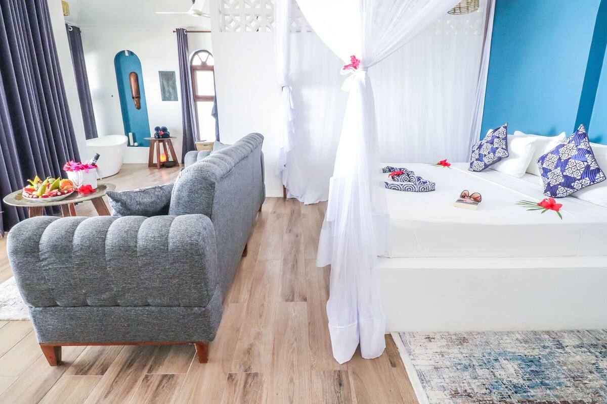 Deluxe Room | In-room safe, desk, blackout drapes, WiFi (free)