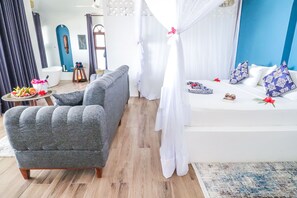 Phòng Deluxe | Két bảo mật tại phòng, bàn, màn/rèm cản sáng 