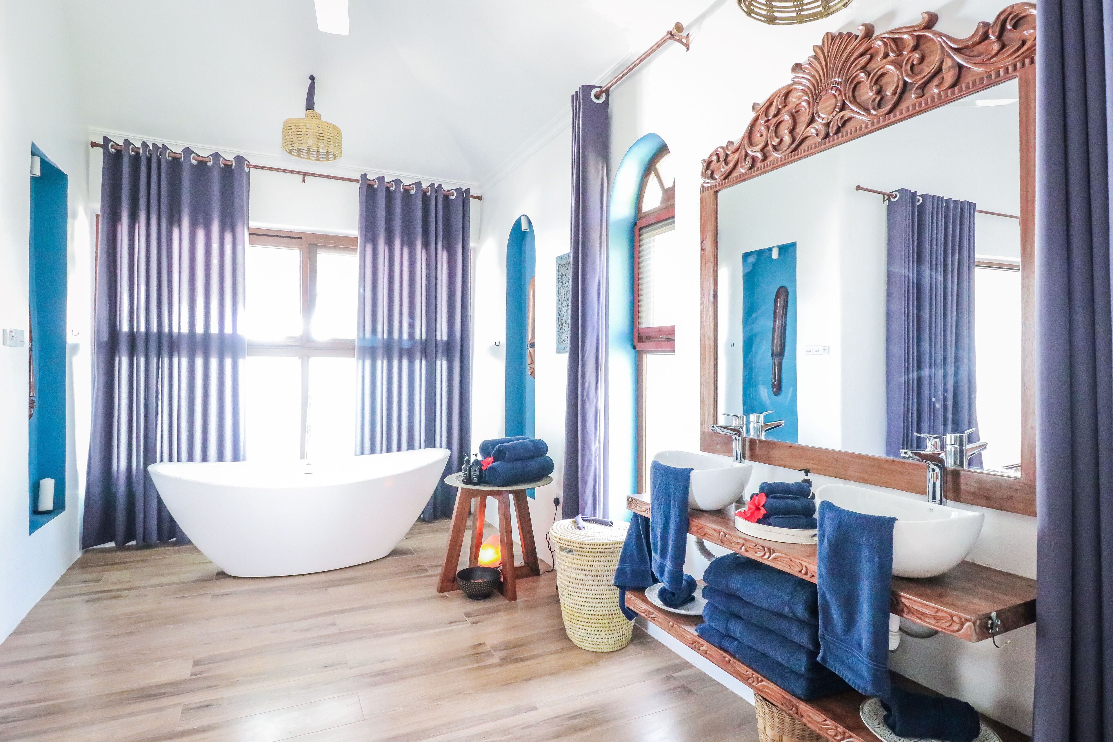 deluxe room | bathroom | free toiletries, hair dryer, towels, soap