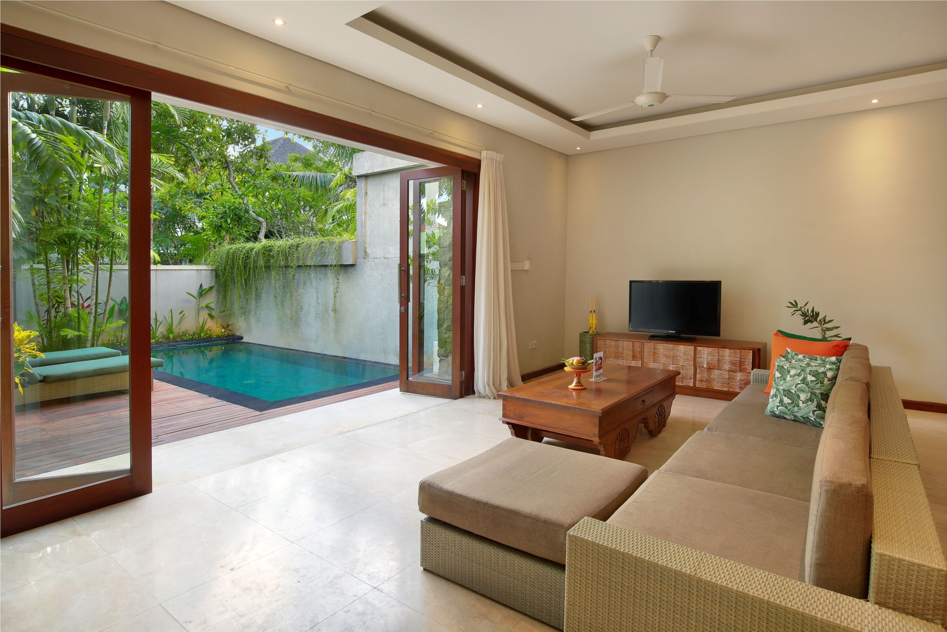 Signature-Villa, eigener Pool | Wohnbereich | LED-Fernseher