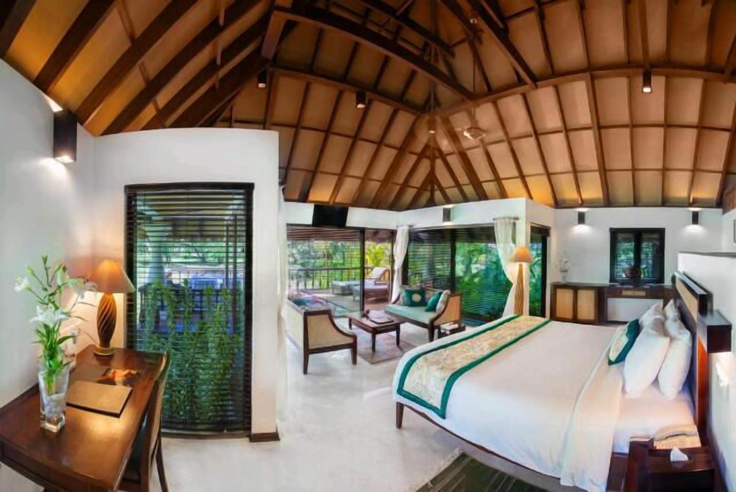 premium bedding, minibar, in-room safe, soundproofing