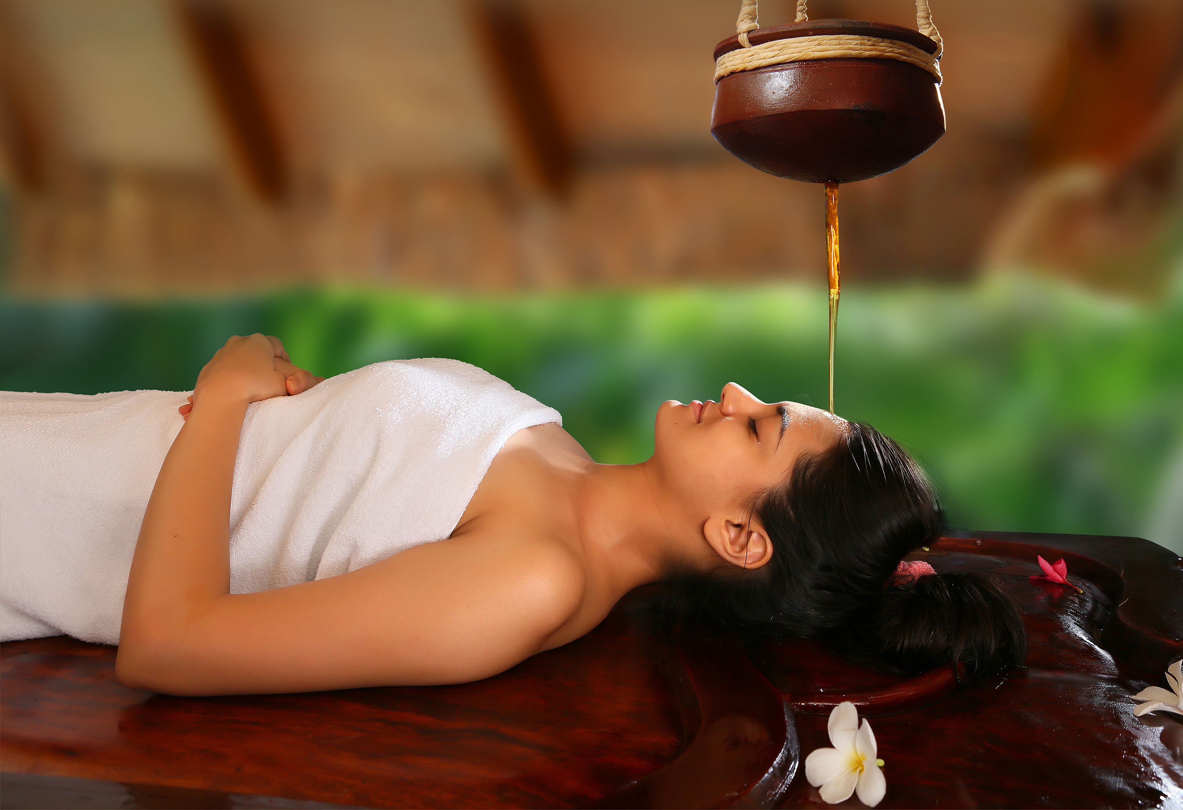 sauna, hot tub, body treatments, aromatherapy, body wraps, body scrubs
