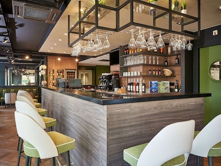 Bar (on property). Kyriad Rouen Sud - Val De Reuil