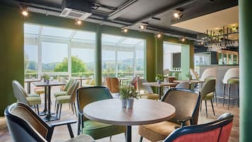 Päivittäinen buffetaamiainen (12.50 EUR per henkilö)