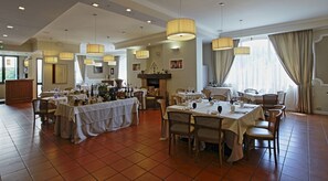 Lunch, dinner served; local cuisine, al fresco dining  - Albergo della Roccia (Varano de' Melegari)