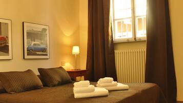 Egyptian cotton sheets, individually decorated, individually furnished