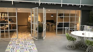 Suite Superior Junior vista giardino | Terrazza/patio