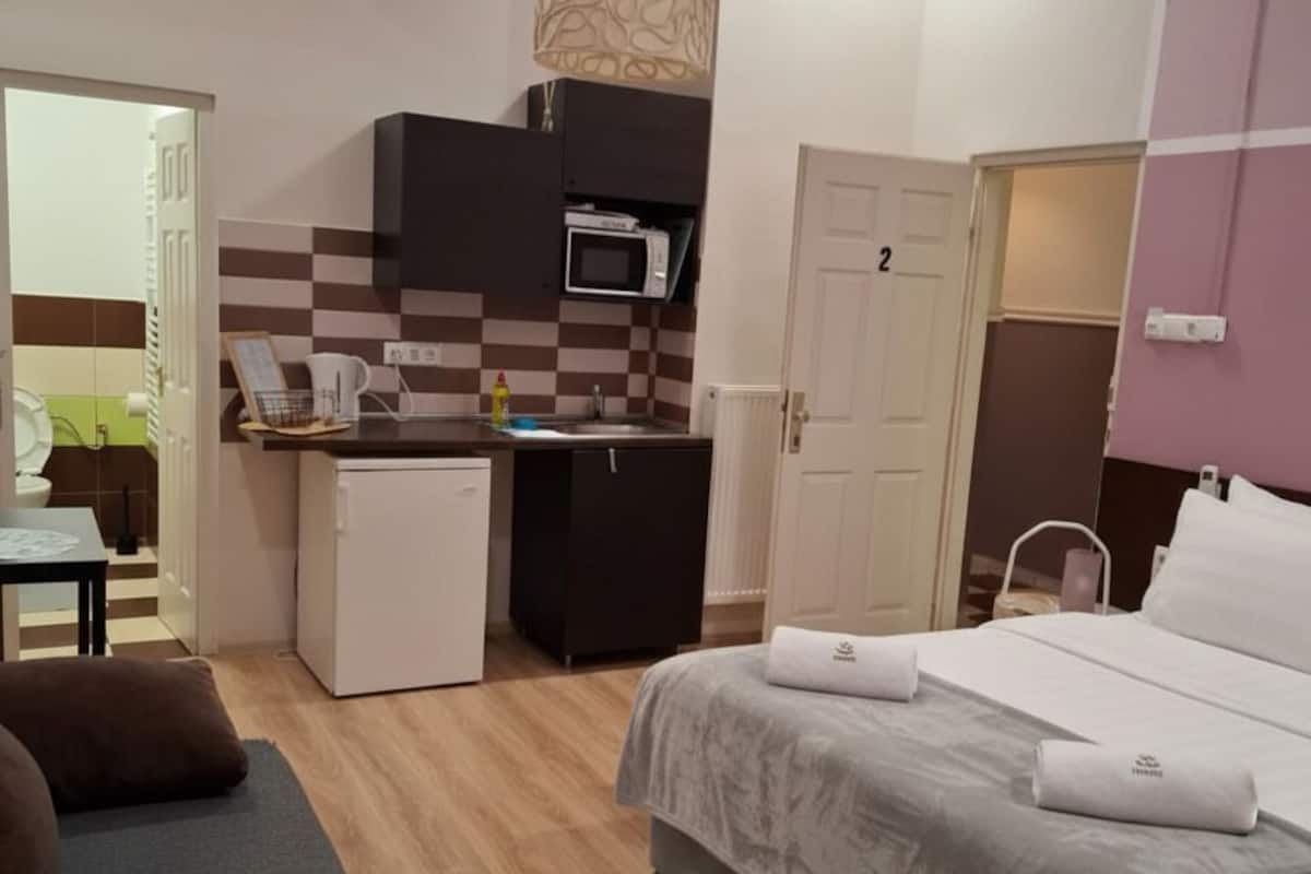 Large Apartment Hegedus Gyula utca 16 | Cots/infant beds, free WiFi