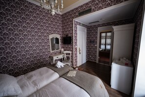 Deluxe Double Room, 1 Queen Bed | Premium bedding, down duvets, pillow-top beds, minibar