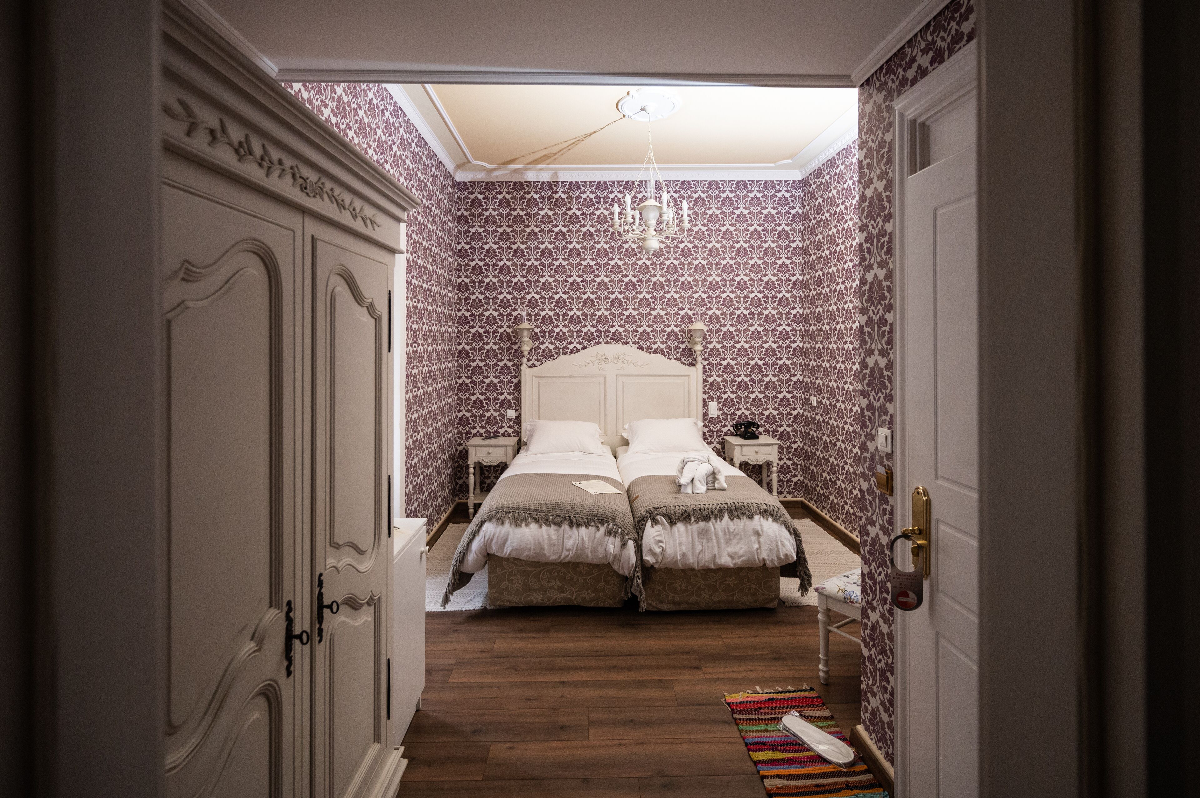 deluxe double room, 1 queen bed | premium bedding, down duvets, pillow-top beds, minibar