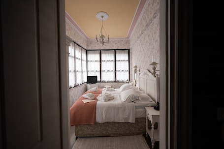 Ropa de cama de alta calidad, cubrecamas y colchones con pillow-top