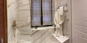 Junior Studio Suite | Bathroom | Hydromassage showerhead, designer toiletries, hair dryer, slippers