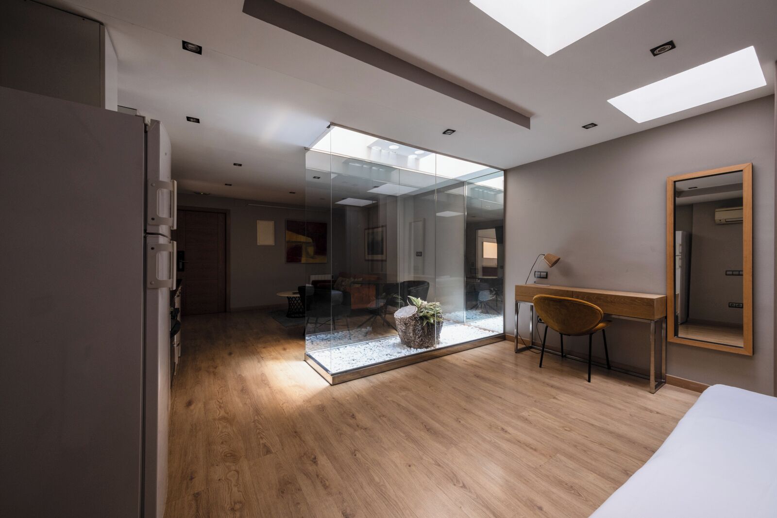 Standard Studio | Living area | TV