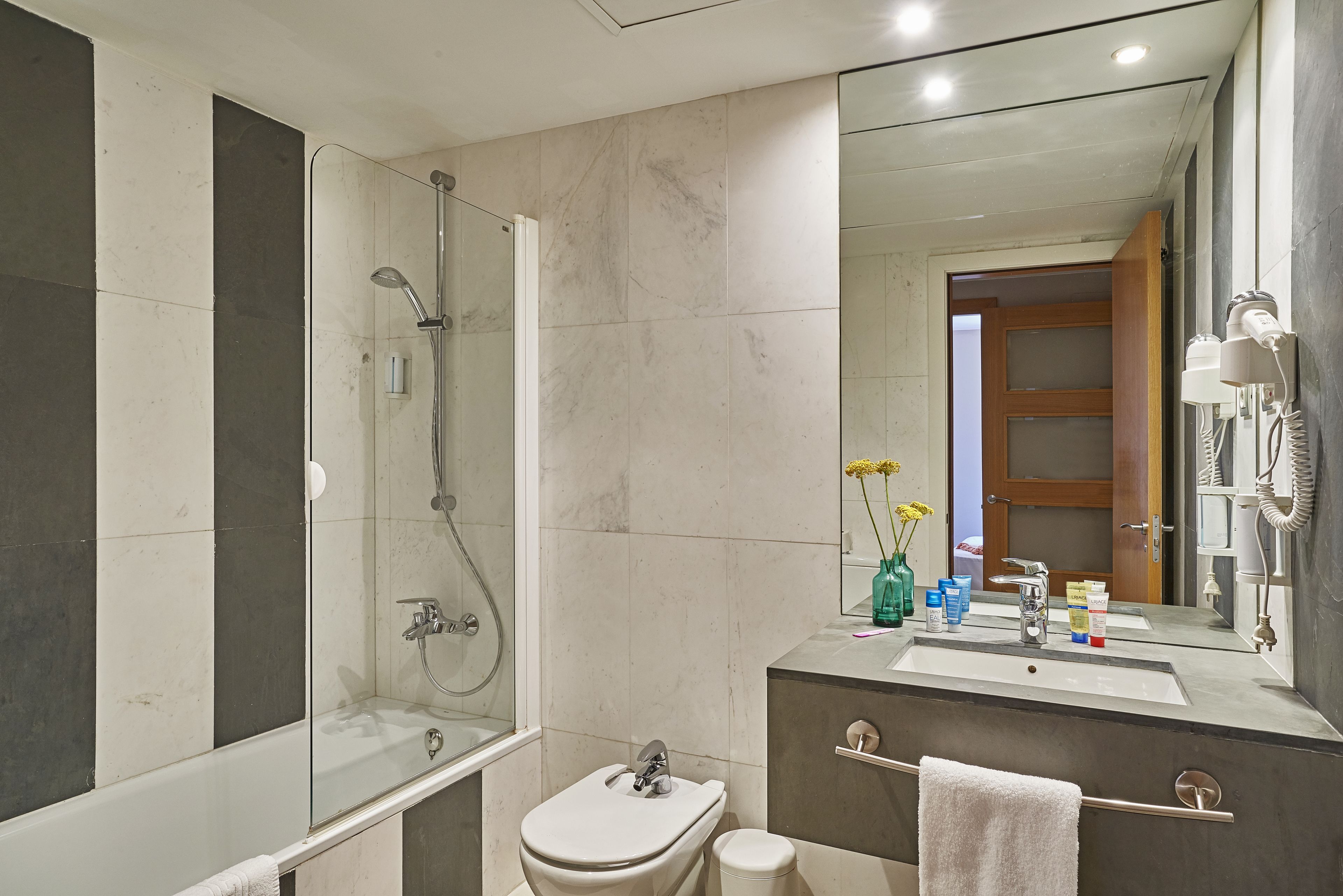 Standard-Apartment, 2 Schlafzimmer, 2 Bäder, Stadtblick | Badezimmer