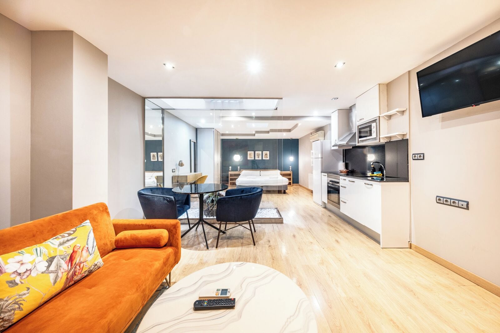 Standard Studio | Living area | TV