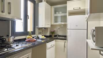 Standard Apartment, 2 Bedrooms, 2 Bathrooms, City View | Private kitchen | Full-size fridge, microwave, oven, stovetop