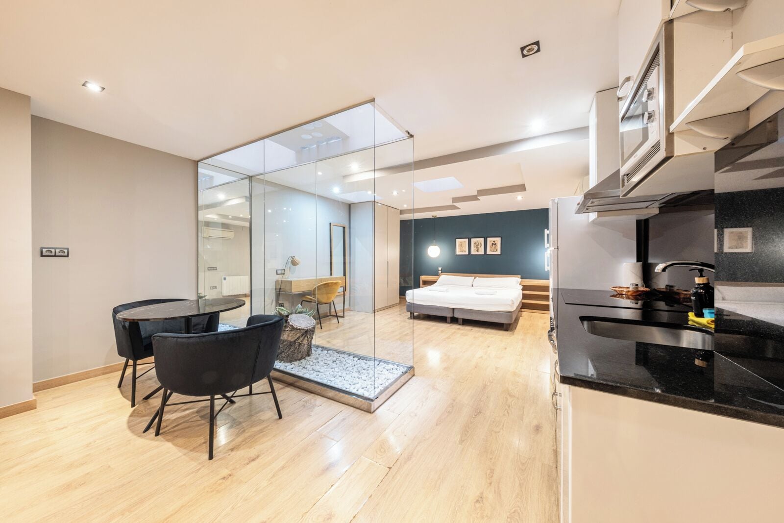 Standard Studio | Living area | TV