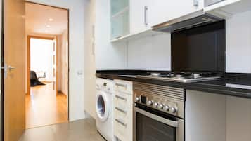 Standard Apartment, 1 Bedroom, Kitchen | Private kitchen | Full-size fridge, microwave, oven, stovetop