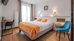 Double Room | Premium bedding, in-room safe, desk, laptop workspace - Hôtel de la Plage (Publier)